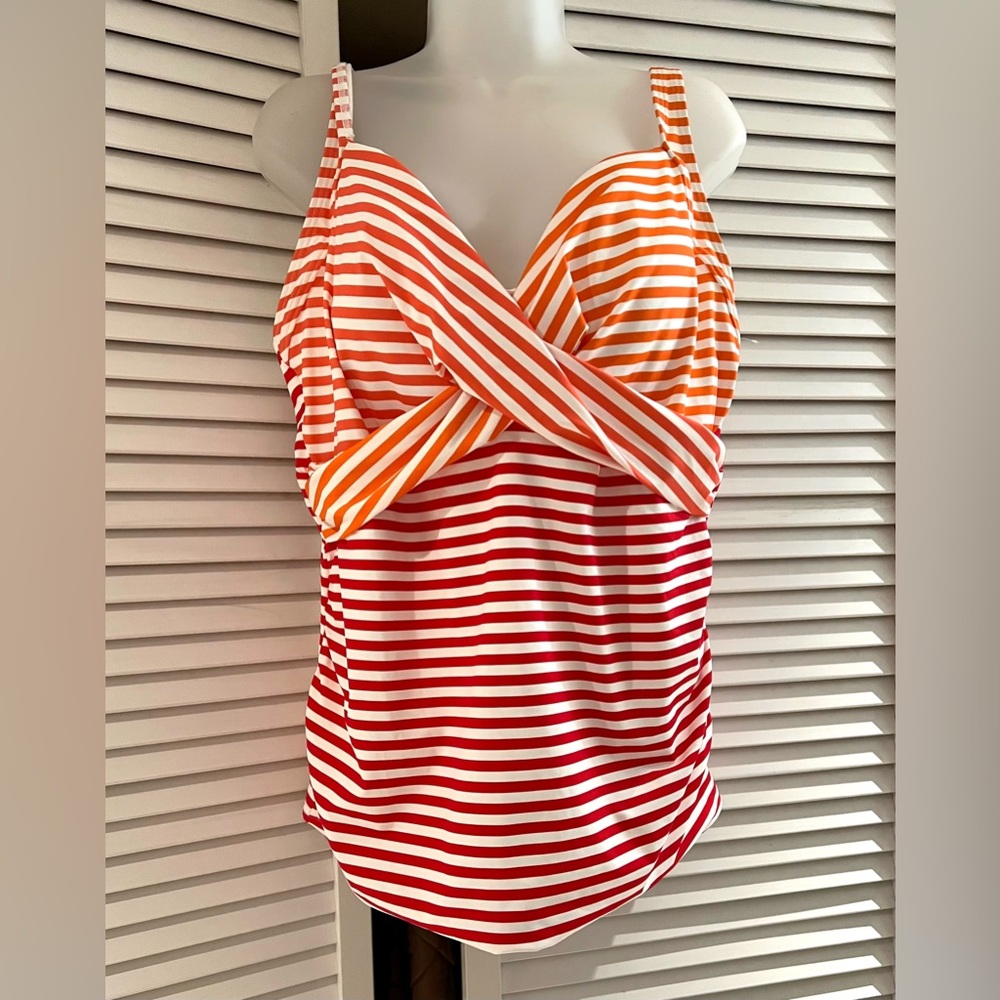 Lands' End Like New Condition Women’s Wrap Underwire Tankini Top Swimsuit Sz 18 - Picture 3 of 9